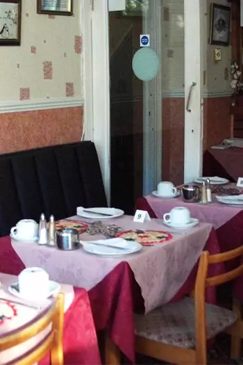 Bed and Breakfast at Jollies Hotel